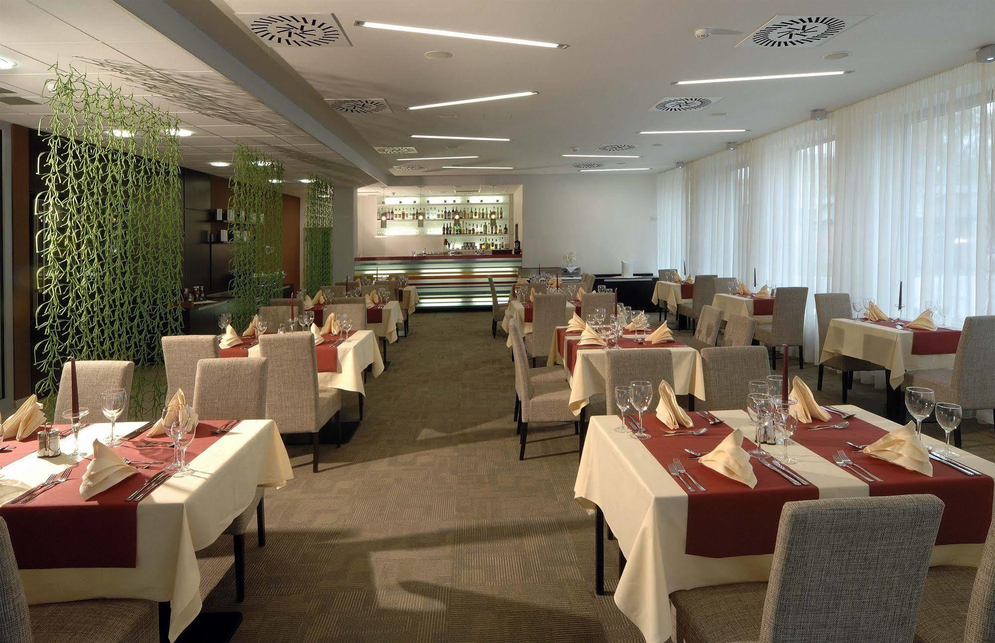 Hotel Euro Pardubice Dış mekan fotoğraf