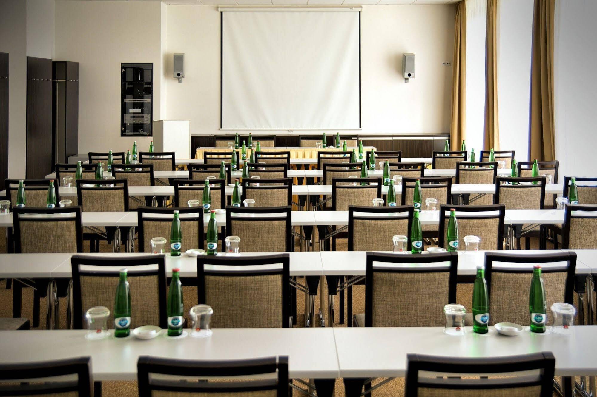 Hotel Euro Pardubice Dış mekan fotoğraf